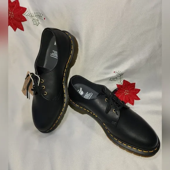 👞 Dr. Martens Black Leather Shoes NWT Size 9 Men's / 10 Women's