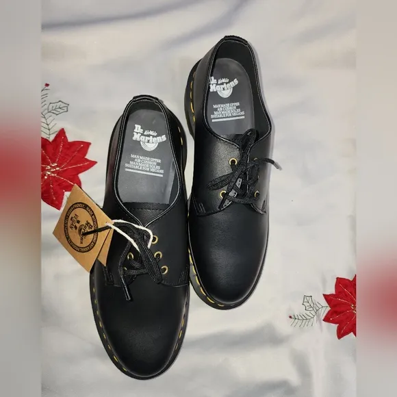 👞 Dr. Martens Black Leather Shoes NWT Size 9 Men's / 10 Women's