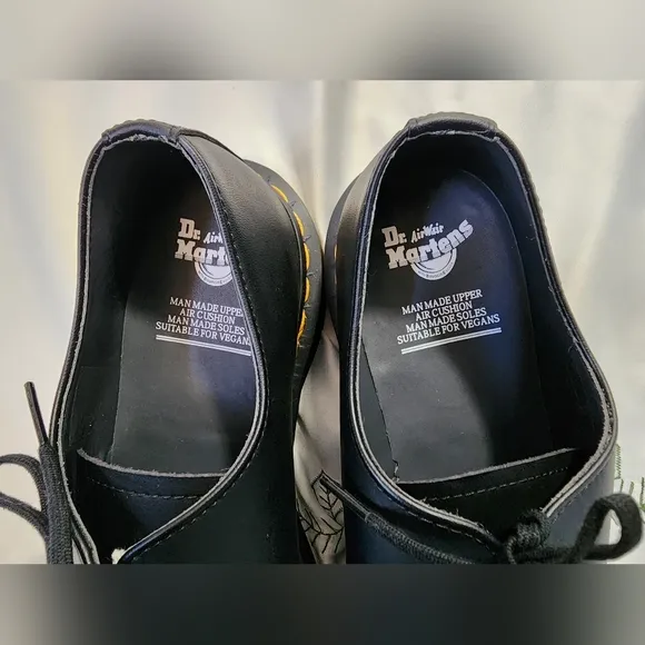👞 Dr. Martens Black Leather Shoes NWT Size 9 Men's / 10 Women's