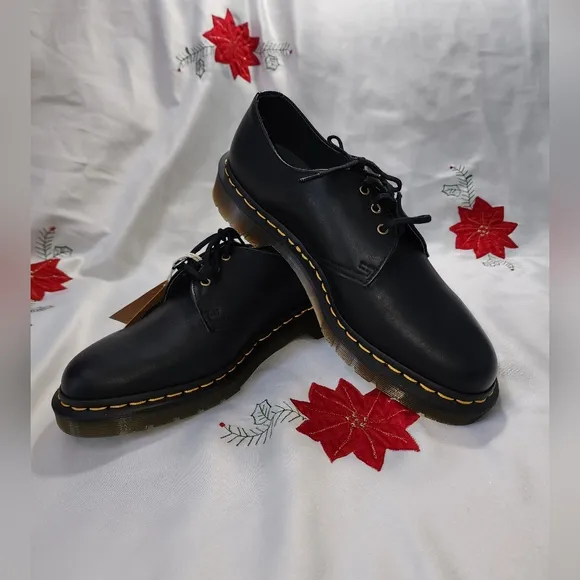 👞 Dr. Martens Black Leather Shoes NWT Size 9 Men's / 10 Women's