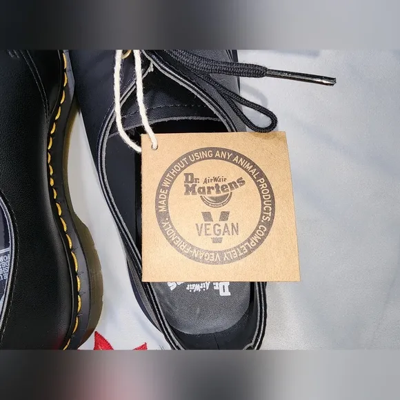 👞 Dr. Martens Black Leather Shoes NWT Size 9 Men's / 10 Women's