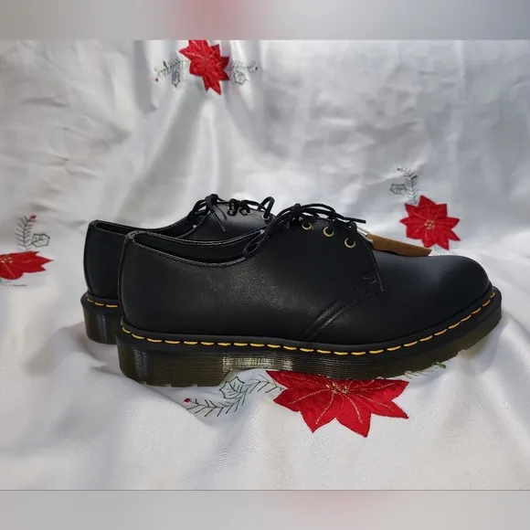 👞 Dr. Martens Black Leather Shoes NWT Size 9 Men's / 10 Women's