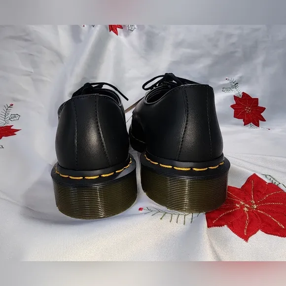 👞 Dr. Martens Black Leather Shoes NWT Size 9 Men's / 10 Women's