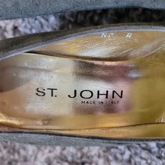 * Host Pick * Vintage St John Olive Green &amp; Pink Suede Heels