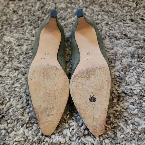* Host Pick * Vintage St John Olive Green &amp; Pink Suede Heels