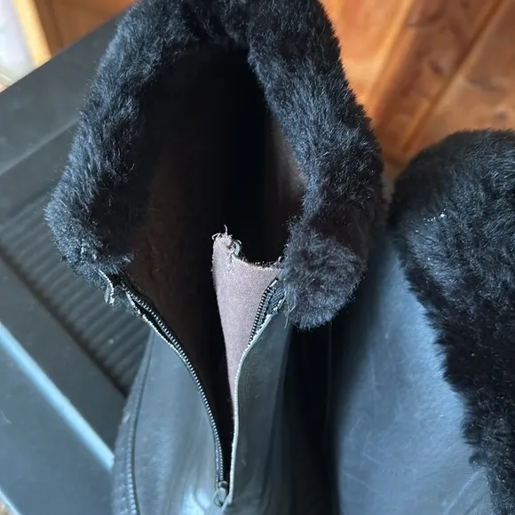 💜💜 LACROSSE  Short Black Rubber Boots Faux Fur Trim Ladies Size 10
