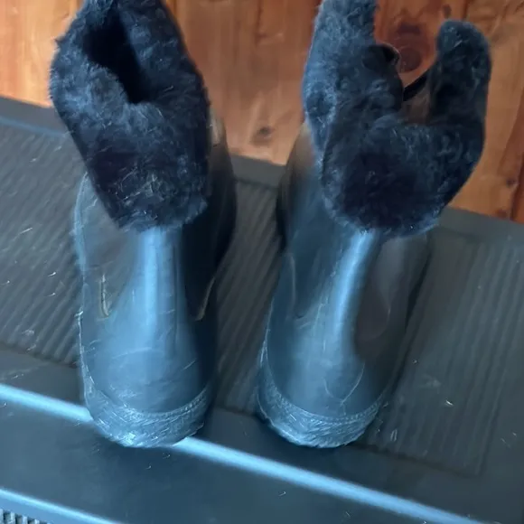 💜💜 LACROSSE  Short Black Rubber Boots Faux Fur Trim Ladies Size 10
