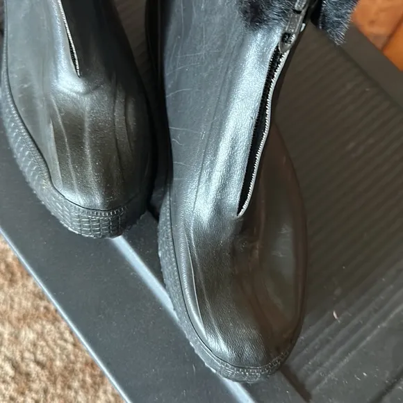 💜💜 LACROSSE  Short Black Rubber Boots Faux Fur Trim Ladies Size 10