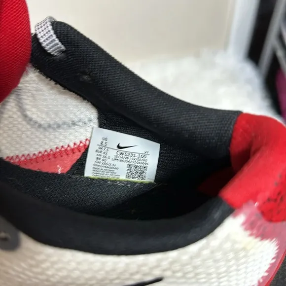 - Nike Renew Run White University Red Sz 8.5