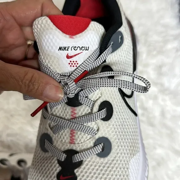 - Nike Renew Run White University Red Sz 8.5