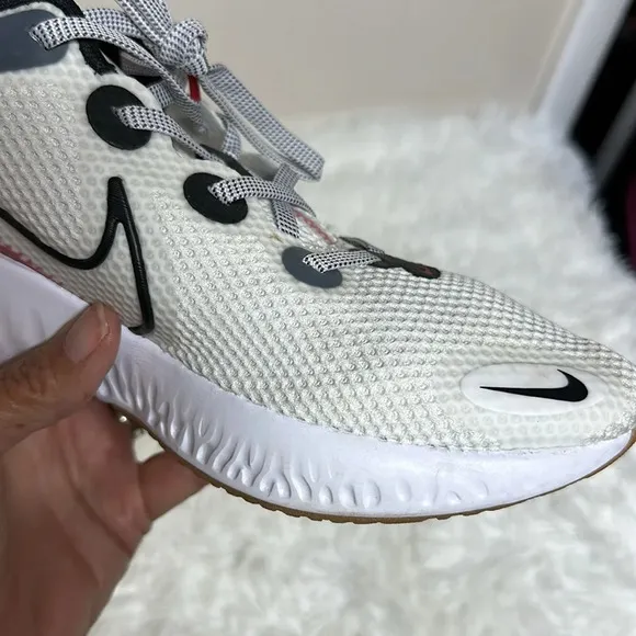 - Nike Renew Run White University Red Sz 8.5
