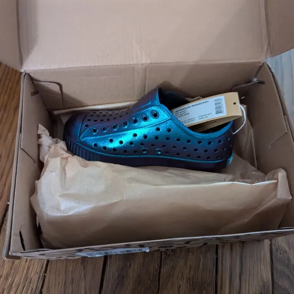 🆕 NWT NIB iridescent Jefferson style perforated EVA slip ons by Native shoes