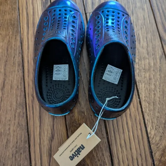 🆕 NWT NIB iridescent Jefferson style perforated EVA slip ons by Native shoes