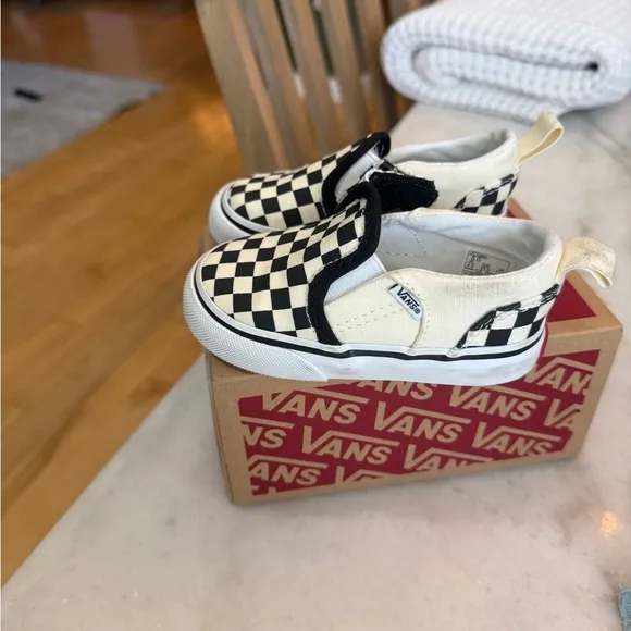 🖤 🤍 Toddler Checkered Vans