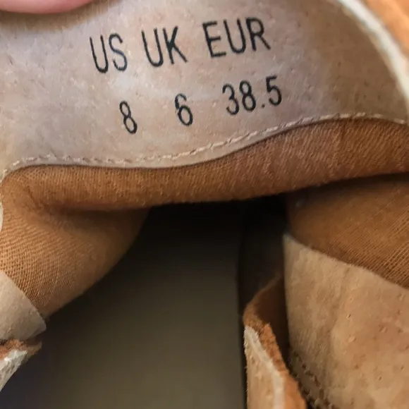 206 collective SZ 8, camel faux suede boots.