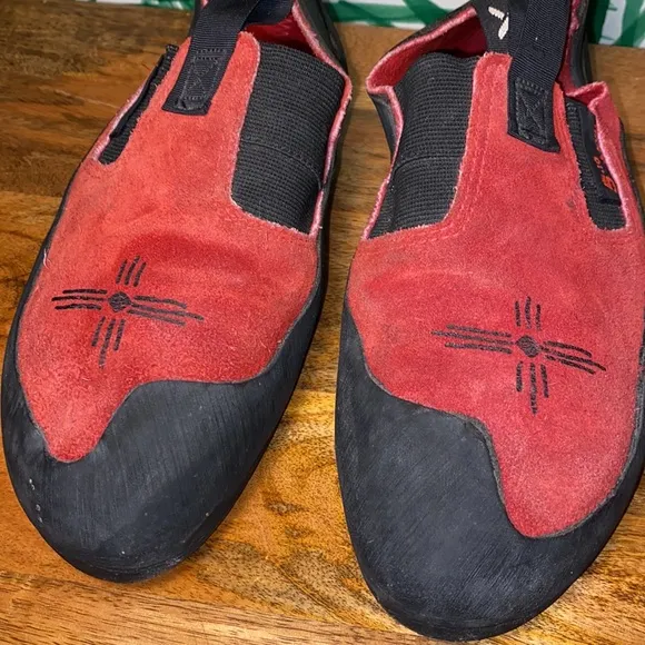 5.10 ASYM Moccasym Rock Climbing Shoes Red Suede Women’s 9.5