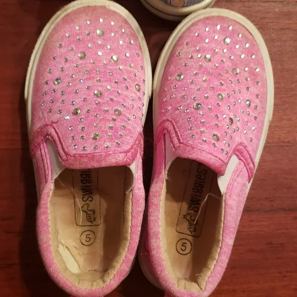 6 Pair of Size 5 Toddler shoes