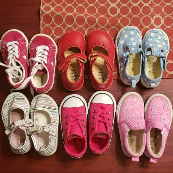6 Pair of Size 5 Toddler shoes