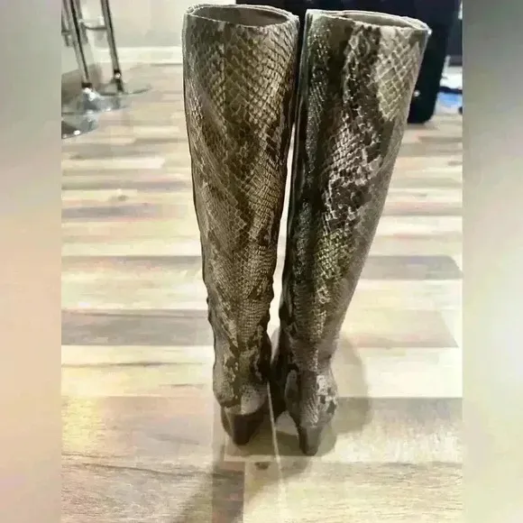6M Cosmopolitans snake skin brown suede boots. Brand New without tag