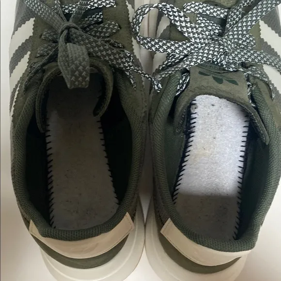 Adidas Flasback Runner Women’s Athletic Shoes Size  7.5 Green White BY9303