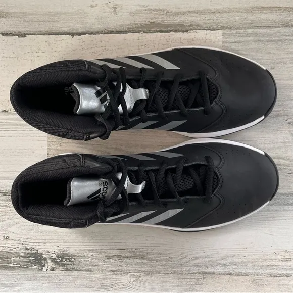adidas Men’s Size 10 Isolation 2 Mid Lace Up Basketball Shoes In Black/Silver
