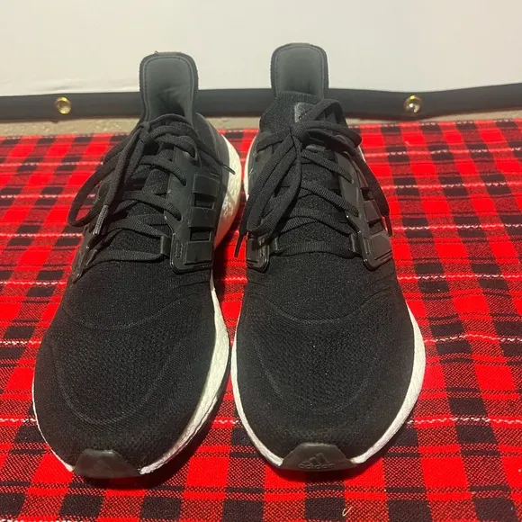 Adidas Men's ultra boosts 22 Black Running Shoes