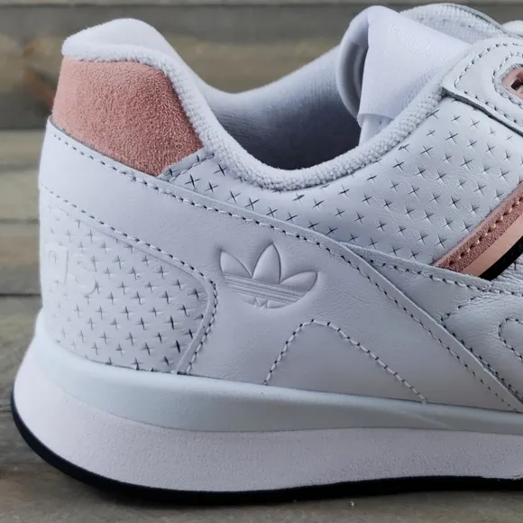 adidas Originals A.R. Trainers Leather Sneakers