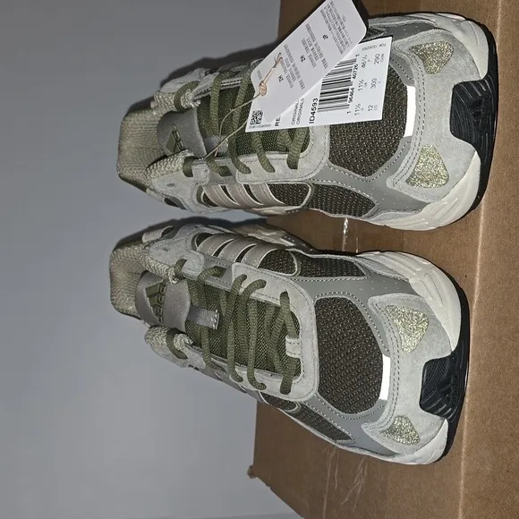 Adidas originals men's size 12 Revponse CL NWT NO BOX.. Fire shoes sneakers**