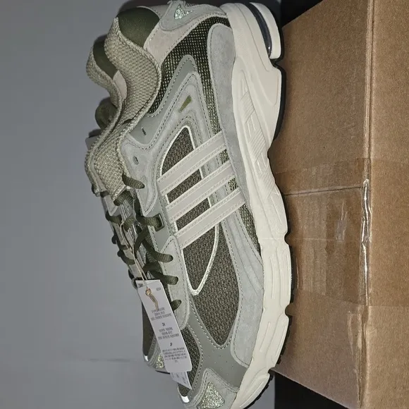Adidas originals men's size 12 Revponse CL NWT NO BOX.. Fire shoes sneakers**