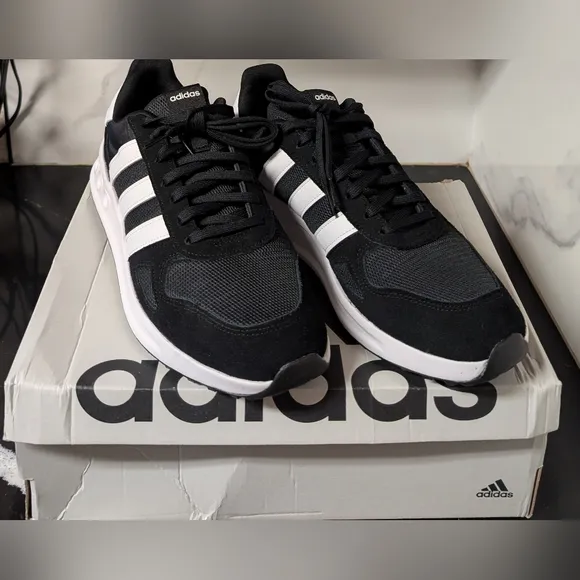 Adidas Run 84 Black and White Men's Running Shoes Size 13 NIB MSRP $90