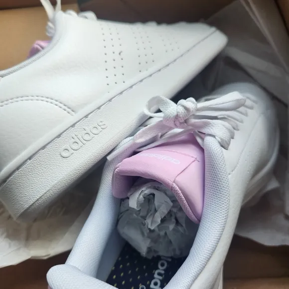 adidas women Advantage Shoes Size 10 White Lace Pink Tennis Sneaker Cloudfoam