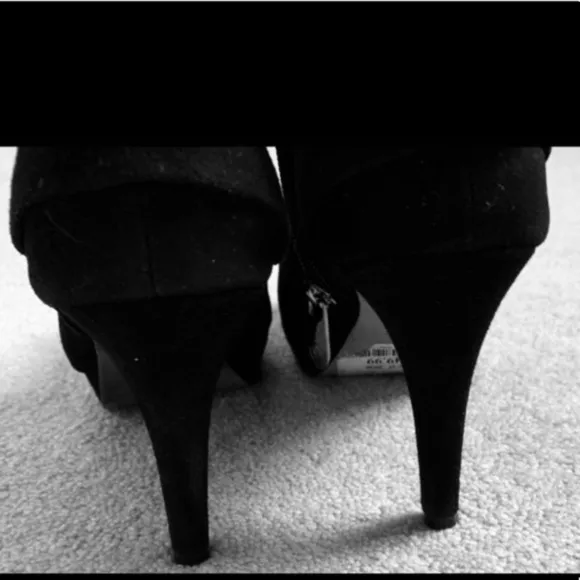 𝅺adrienne Vittadini Black Suede High Heel Shoes.