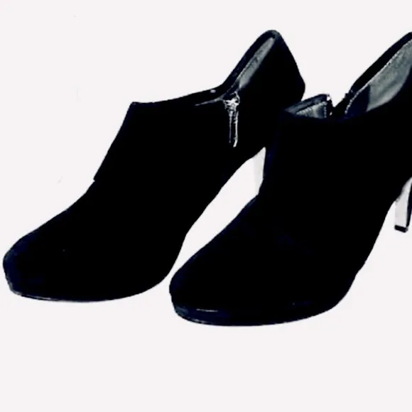 𝅺adrienne Vittadini Black Suede High Heel Shoes.