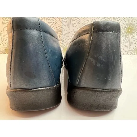 Aetrex 100% leather dark blue mary janes. Size 8.5