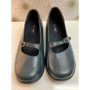 Aetrex 100% leather dark blue mary janes. Size 8.5