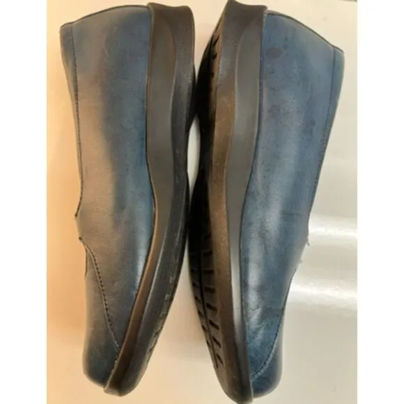 Aetrex 100% leather dark blue mary janes. Size 8.5