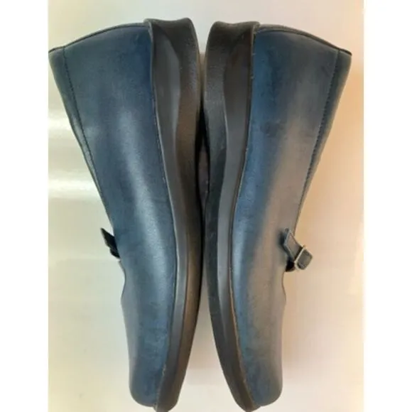 Aetrex 100% leather dark blue mary janes. Size 8.5