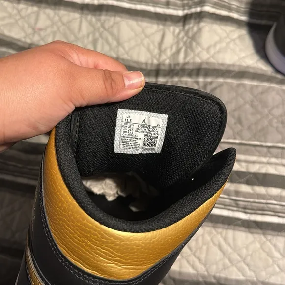 Air Jordan 1 Mid Men’s Black/Metallic Gold White Sneaker Shoes