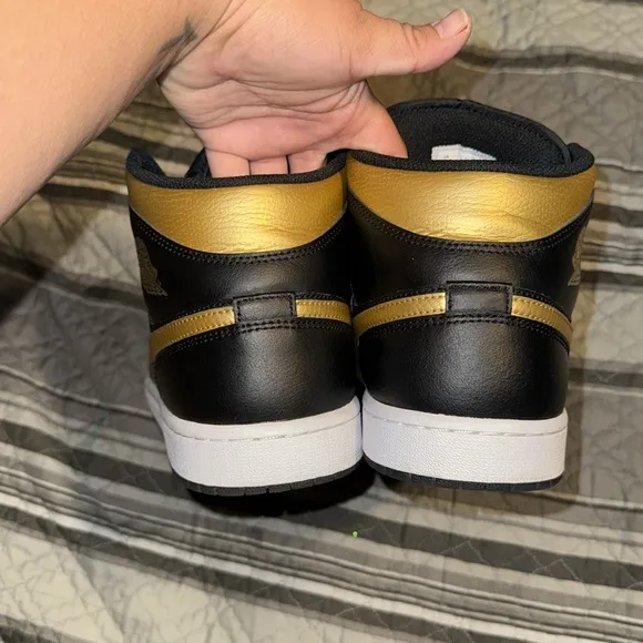 Air Jordan 1 Mid Men’s Black/Metallic Gold White Sneaker Shoes