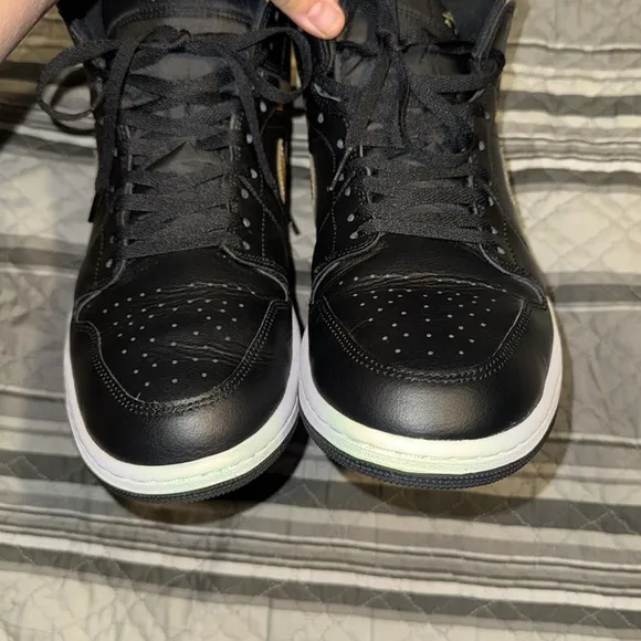 Air Jordan 1 Mid Men’s Black/Metallic Gold White Sneaker Shoes
