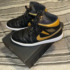 Air Jordan 1 Mid Men’s Black/Metallic Gold White Sneaker Shoes