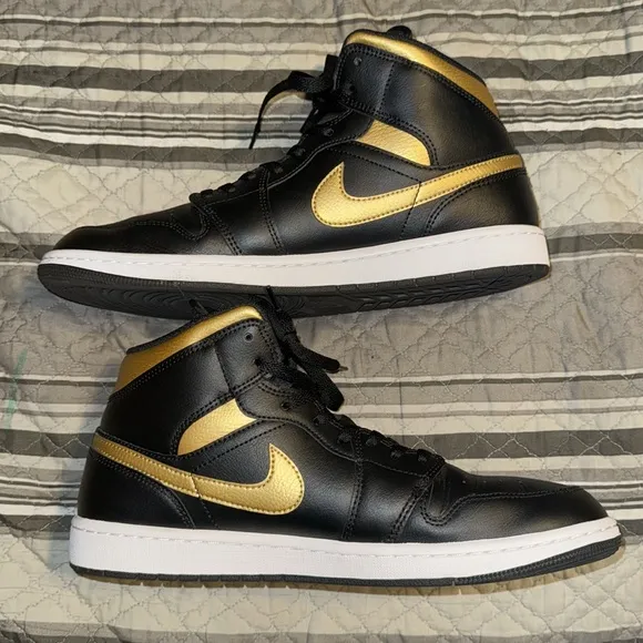 Air Jordan 1 Mid Men’s Black/Metallic Gold White Sneaker Shoes
