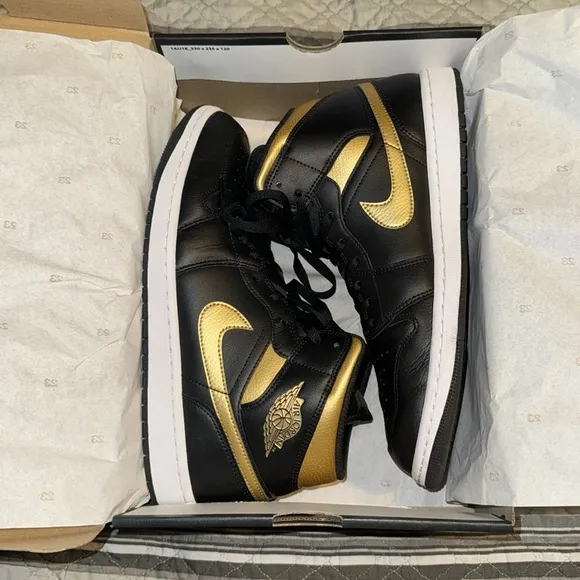 Air Jordan 1 Mid Men’s Black/Metallic Gold White Sneaker Shoes