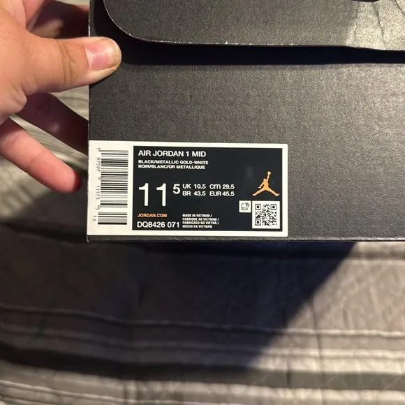 Air Jordan 1 Mid Men’s Black/Metallic Gold White Sneaker Shoes