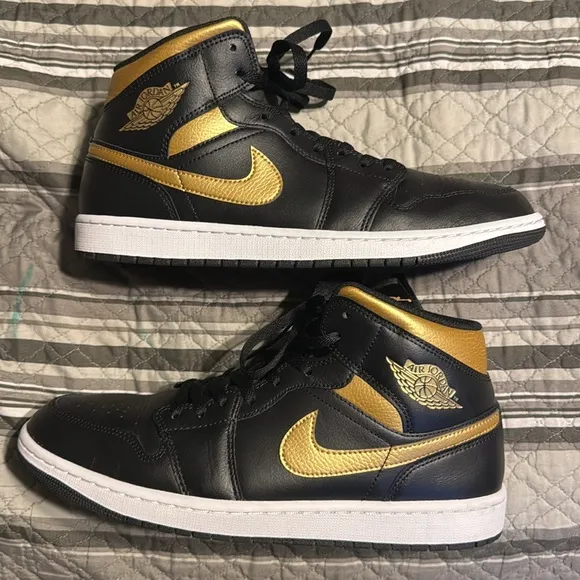 Air Jordan 1 Mid Men’s Black/Metallic Gold White Sneaker Shoes