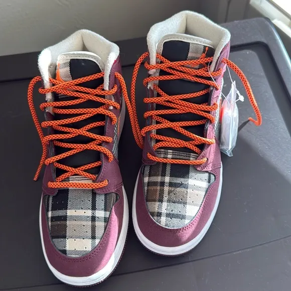 Air Jordan 1 Mid SE 🍇
