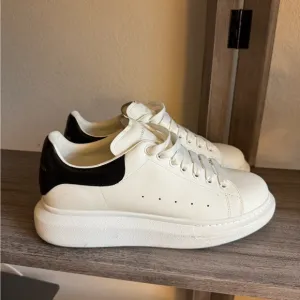 Alexander McQueen Men's White and Black Sneakers