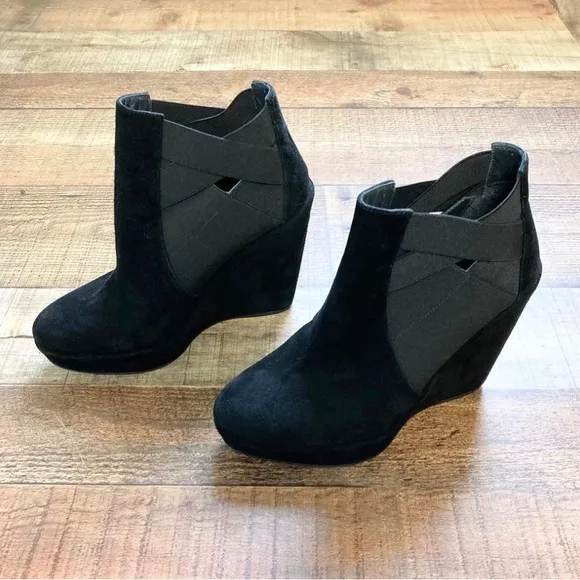 ANKLE BOOTS