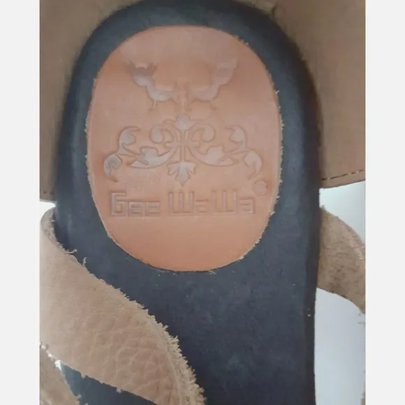 Anthropologie Gee Wawa wedge leather sandals 7.5