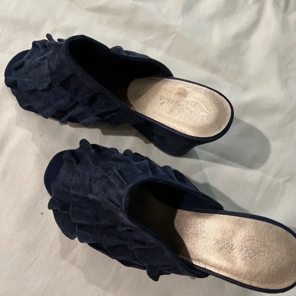 Anthropologie Liendo by Seychelles Ronda Wedges Shoes Blue Suede Ruffle Sz 8